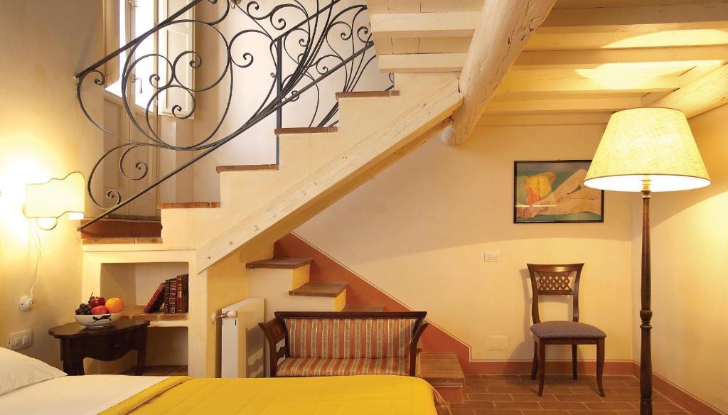 La Locanda Del Borgo Пьетралунга Номер фото